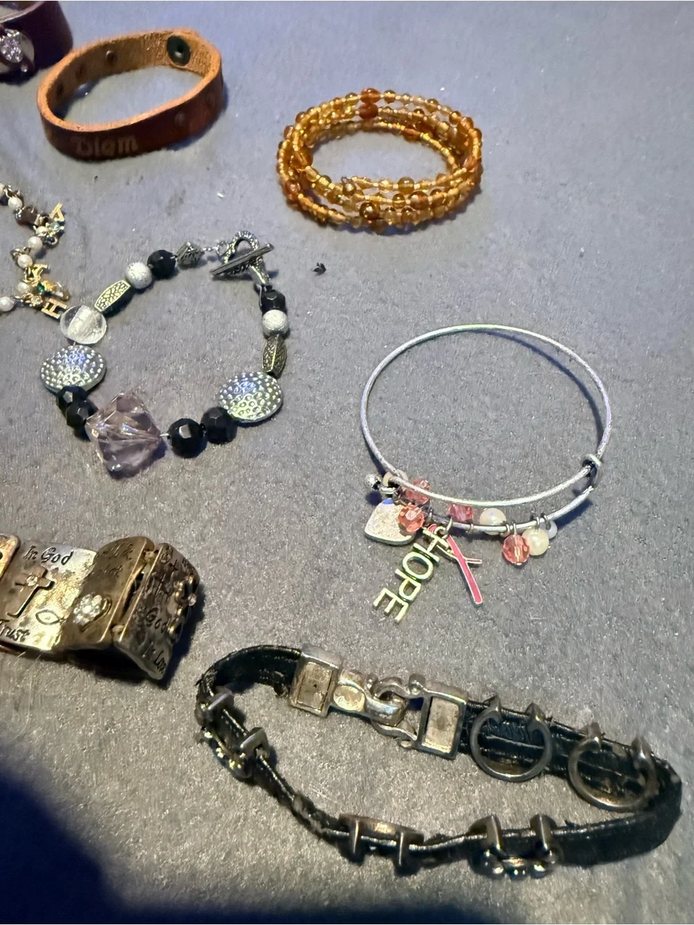Assorted Women's Bracelet Set - Mixed Colors